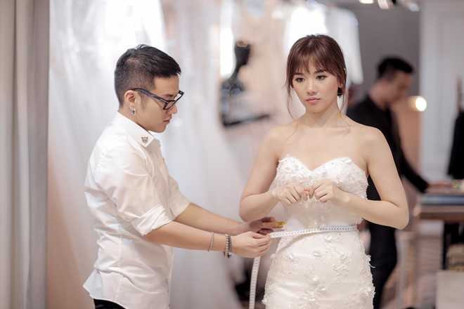 Tran Thanh dat rieng hai mau vay cuoi cau ky cho Hari Won hinh anh 1