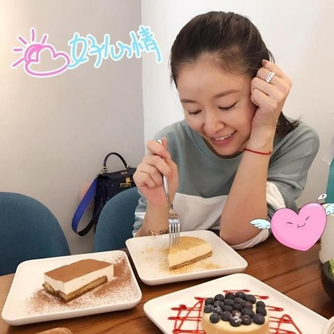 Lam Tam Nhu lien tuc khong deo nhan cuoi hinh anh 2