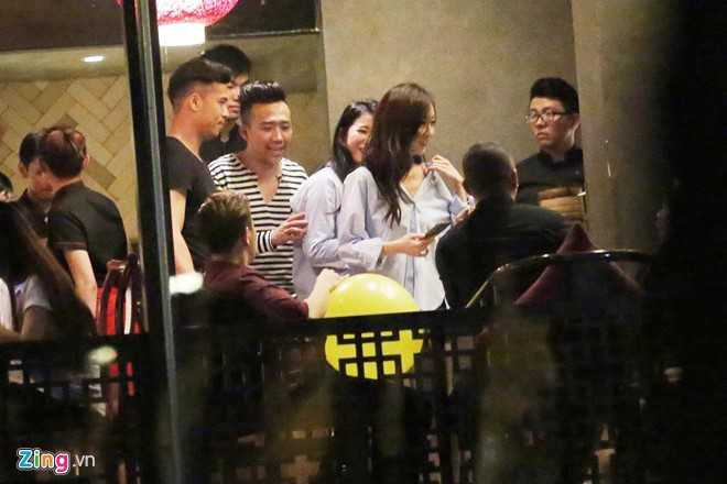 Tran Thanh, Hari dua ban be di bar toi 3h sang sau le cuoi hinh anh 8