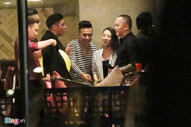 Tran Thanh, Hari dua ban be di bar toi 3h sang sau le cuoi hinh anh 7