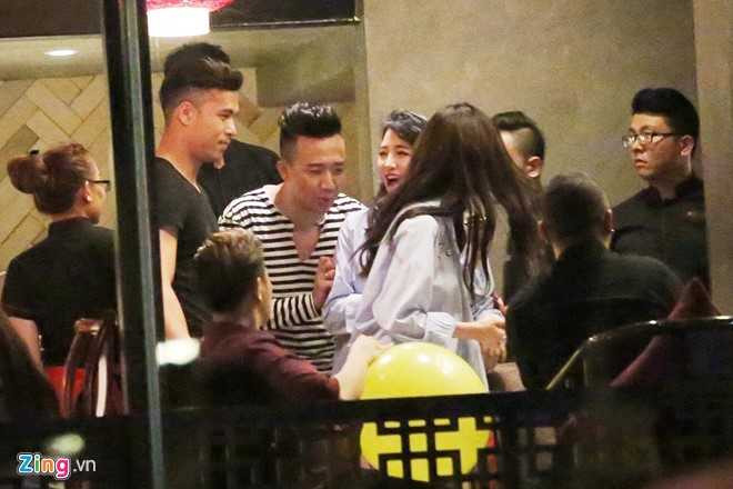 Tran Thanh, Hari dua ban be di bar toi 3h sang sau le cuoi hinh anh 9