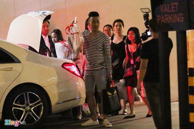 Tran Thanh, Hari dua ban be di bar toi 3h sang sau le cuoi hinh anh 1