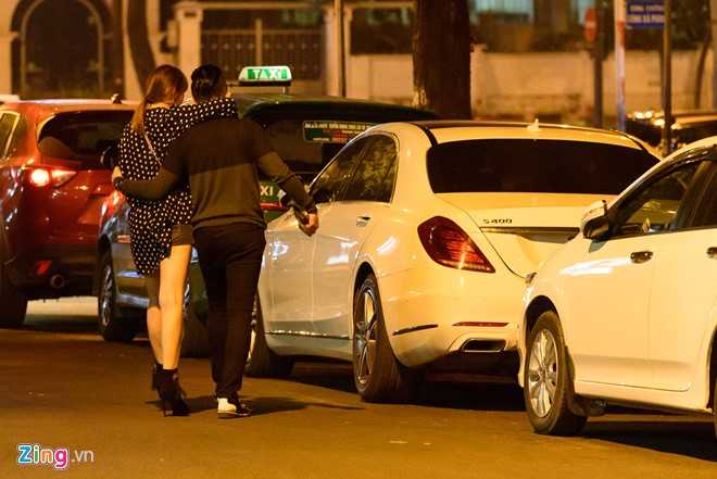 Vo chong Tran Thanh, Hari om nhau khi di an luc nua dem hinh anh 7