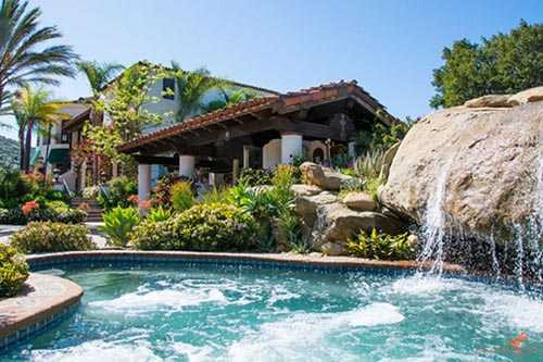 Nhà đẹp không tưởng của 3 tỷ phú ồn ào nhất showbiz Việt - 3