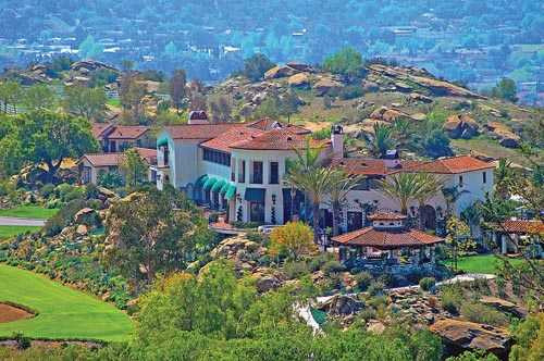 Nhà đẹp không tưởng của 3 tỷ phú ồn ào nhất showbiz Việt - 2