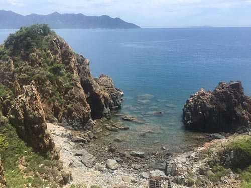 Nhà đẹp không tưởng của 3 tỷ phú ồn ào nhất showbiz Việt - 17