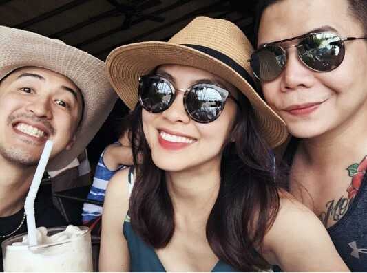 Vo chong Tang Thanh Ha dua con trai di nghi mat hinh anh 1