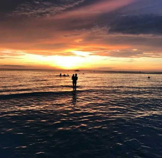 Vo chong Tang Thanh Ha dua con trai di nghi mat hinh anh 5