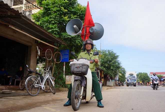Cong an tinh tang xe may cho cuu binh lam 'nha dai di dong' hinh anh 1