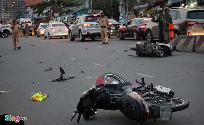 Oto tong 8 xe may o Sai Gon, nhieu nguoi bi thuong nang hinh anh 4