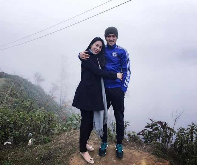 Cong Vinh tang Thuy Tien dong ho kim cuong mung 9 nam yeu hinh anh 1