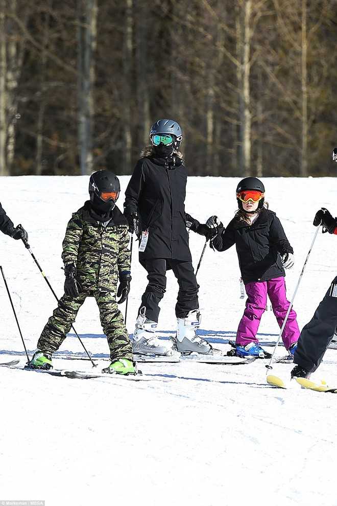 Angelina Jolie xuat hien lan dau sau tin suc khoe suy kiet hinh anh 5