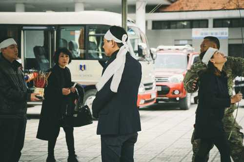 NSƯT Quốc Khánh tiều tụy, phờ phạc trong đám tang mẹ - 3