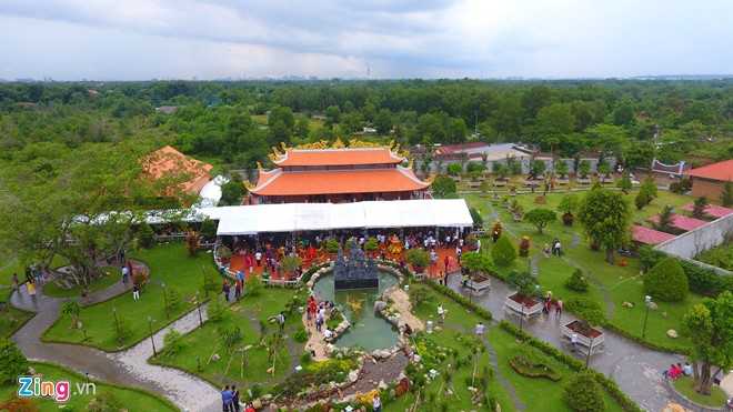 Nha tho To cua Hoai Linh mo cua 3 ngay Tet Dinh Dau hinh anh 1