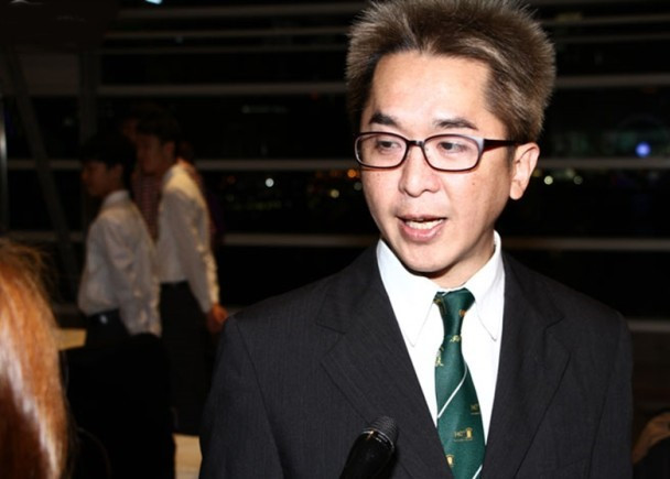 Tai tu 'Tay du ky' lap lung viec sap song chung voi 4 ba vo hinh anh 2