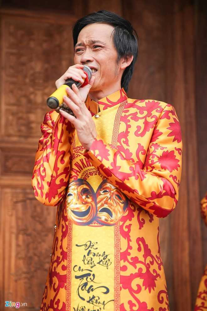 Cuoc doi ca si tinh nguyen trong den tho To cua Hoai Linh hinh anh 3