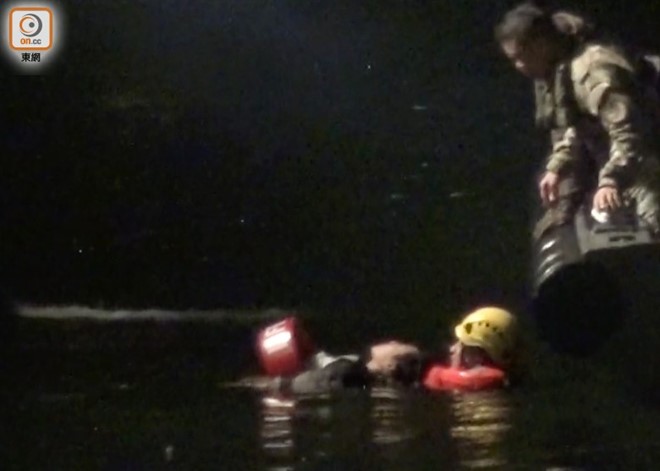 Sao nu Hong Kong livestream canh nhay song tu tu hinh anh 2