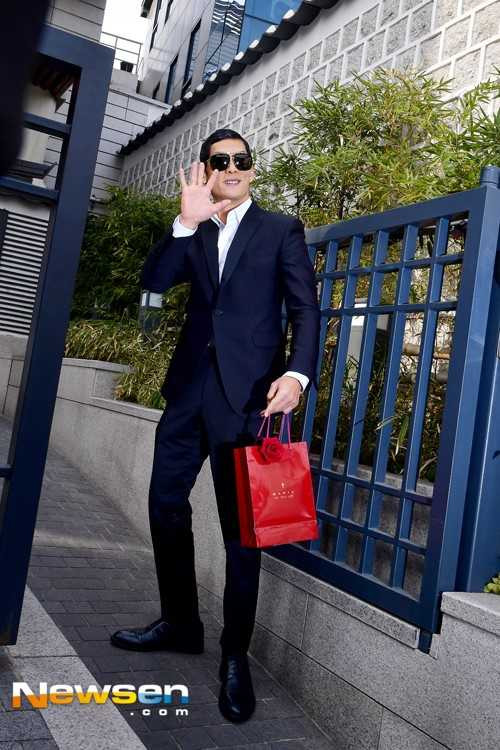 Anh hiem hoi cua Kim Tae Hee - Bi Rain trong le cuoi hinh anh 9