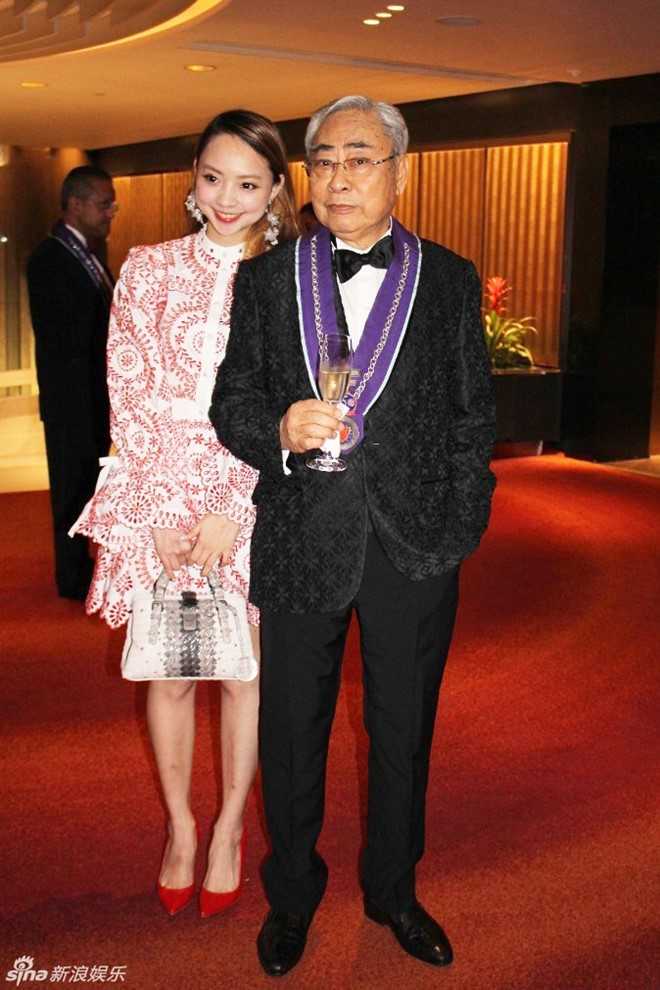 Giai nhan 29 tuoi cua Trung Quoc bi dai gia 80 tuoi bo roi hinh anh 1