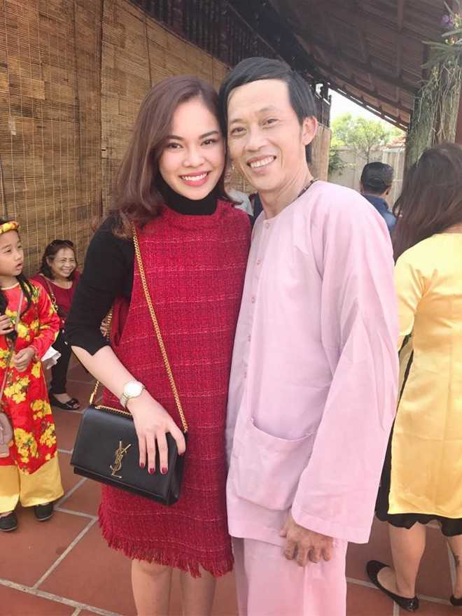 Fan vay kin, cho nhan li xi cua Hoai Linh o den tho To hinh anh 8