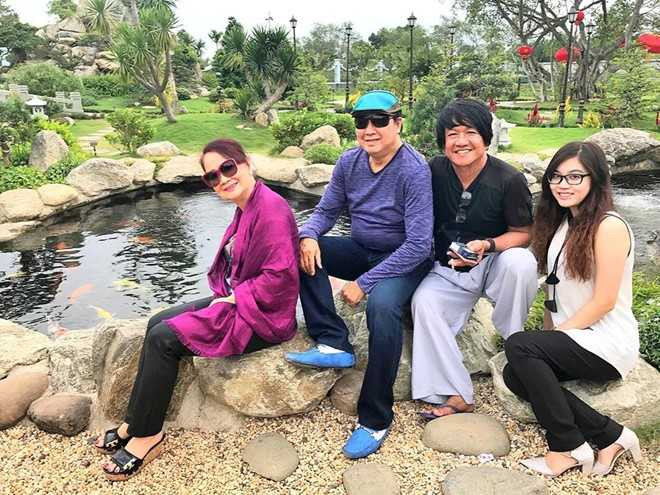 Fan vay kin, cho nhan li xi cua Hoai Linh o den tho To hinh anh 9