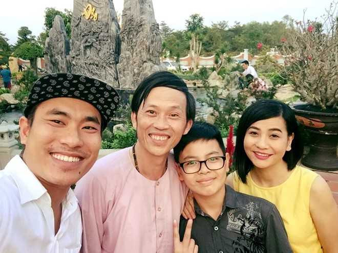 Fan vay kin, cho nhan li xi cua Hoai Linh o den tho To hinh anh 7