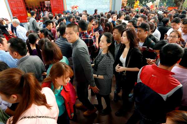 vo-tuan-hung-khe-ne-bung-bau-8-thang-di-le-dau-nam-2