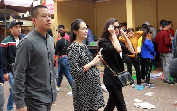 vo-tuan-hung-khe-ne-bung-bau-8-thang-di-le-dau-nam-1