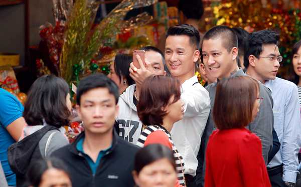 vo-tuan-hung-khe-ne-bung-bau-8-thang-di-le-dau-nam-7