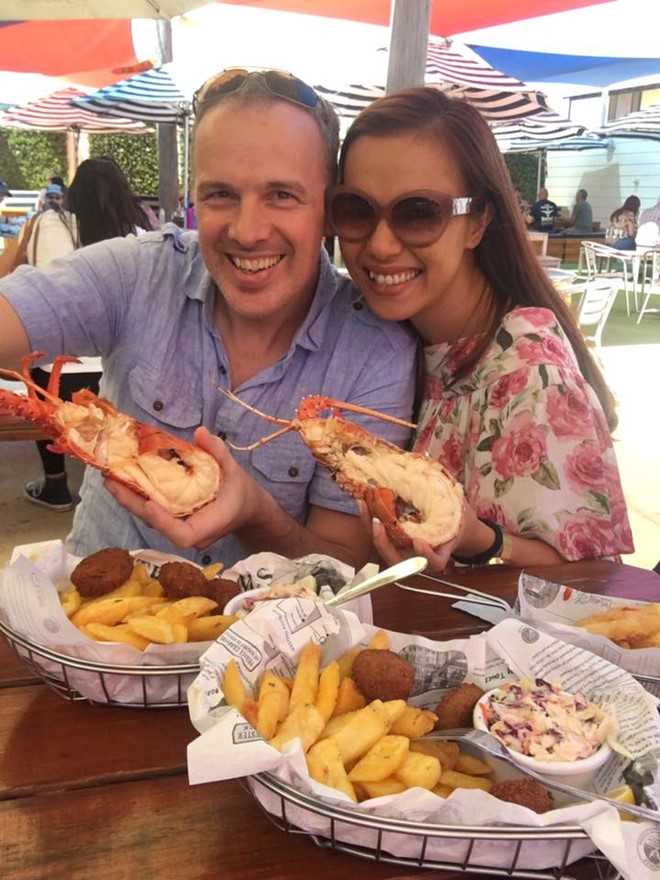 Ly Thanh Thao 'Mui ngo gai' va ban trai Tay cuoi o bai bien hinh anh 1