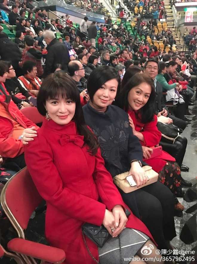 4 ba vo 'Vi Tieu Bao' tich cuc hoi ngo khi tuoi xe chieu hinh anh 4