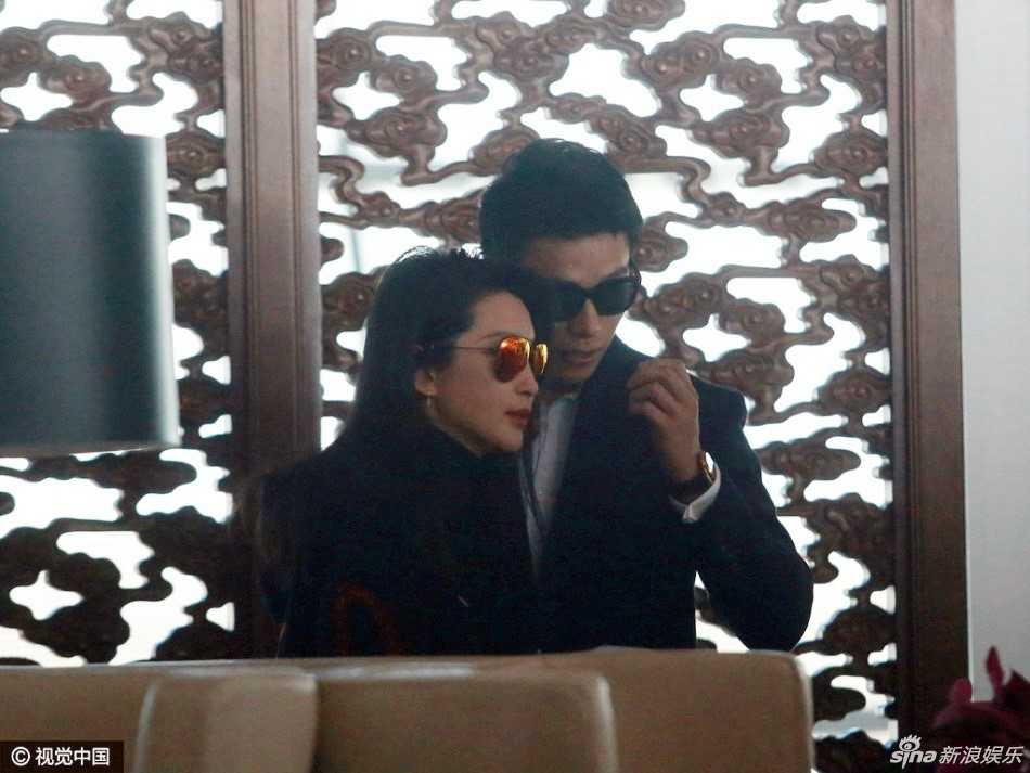 Ly Bang Bang au yem tinh tre kem 15 tuoi o san bay hinh anh 3