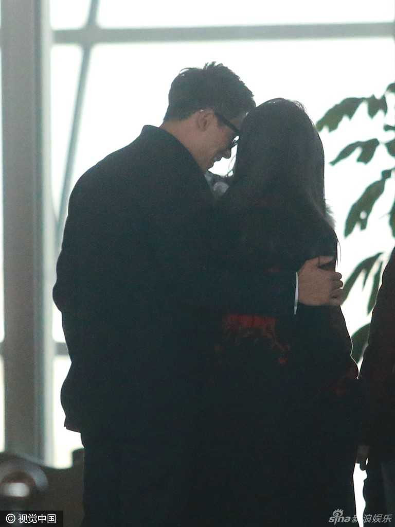 Ly Bang Bang au yem tinh tre kem 15 tuoi o san bay hinh anh 2