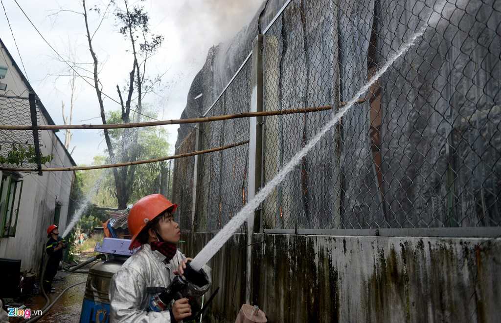 Nha kho 700 m2 o Sai Gon tan hoang sau 3 gio bung chay hinh anh 10