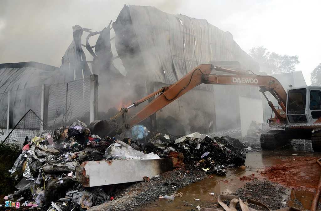 Nha kho 700 m2 o Sai Gon tan hoang sau 3 gio bung chay hinh anh 11