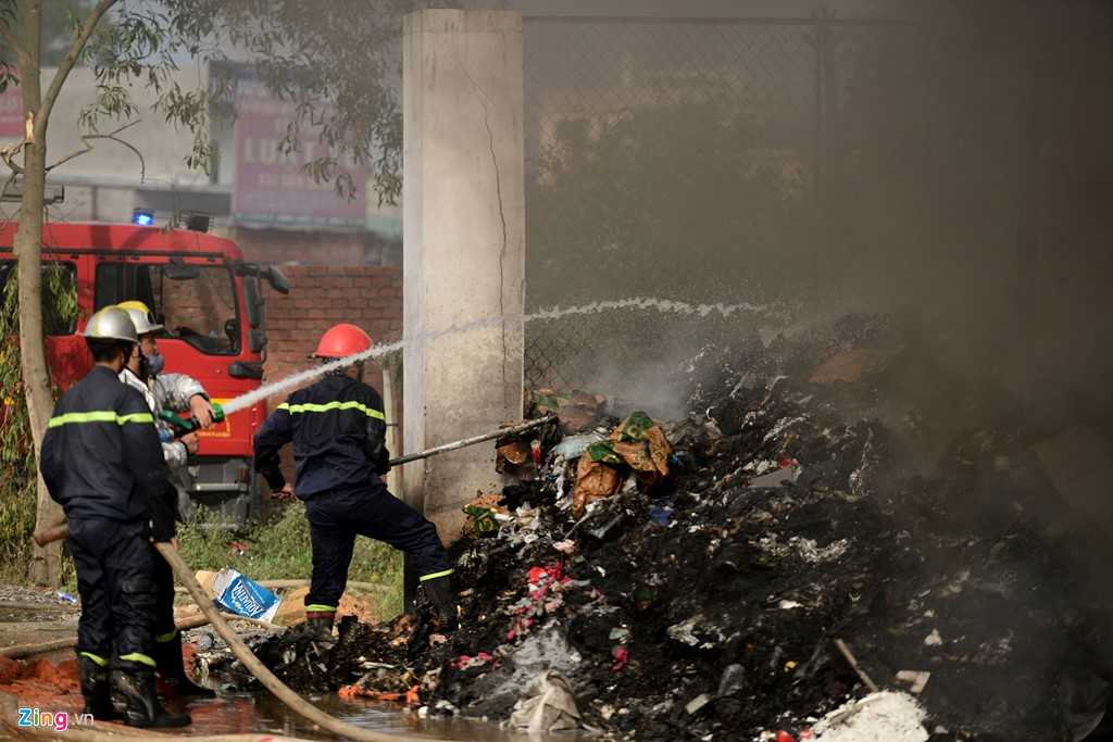 Nha kho 700 m2 o Sai Gon tan hoang sau 3 gio bung chay hinh anh 13