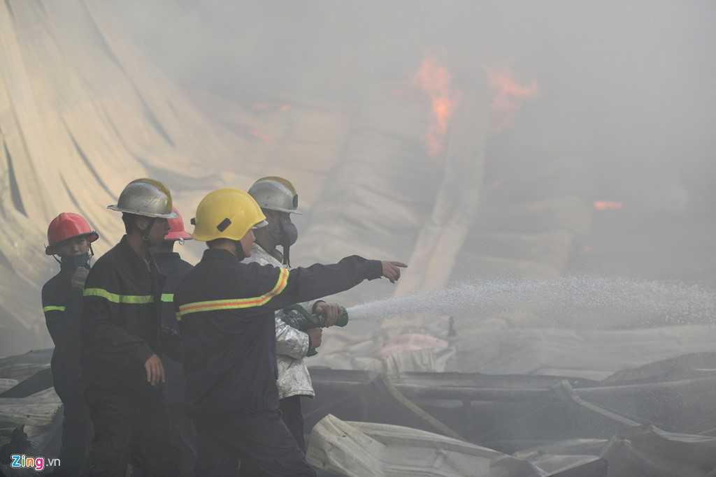 Nha kho 700 m2 o Sai Gon tan hoang sau 3 gio bung chay hinh anh 8