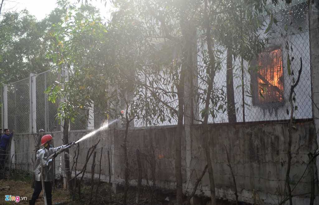 Nha kho 700 m2 o Sai Gon tan hoang sau 3 gio bung chay hinh anh 9