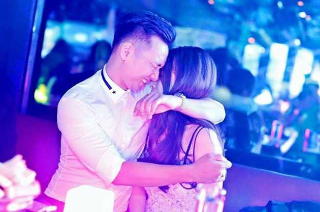 chi vo 2 sexy moi bien mc thanh trung thanh nguoi dan ong the nay! hinh anh 1