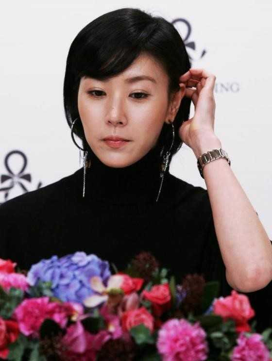 A hau ban dam Han Quoc bi phan ung khi quay lai showbiz hinh anh 1