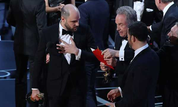 giai-oscar-bi-trao-nham-vi-lon-phong-bi-4