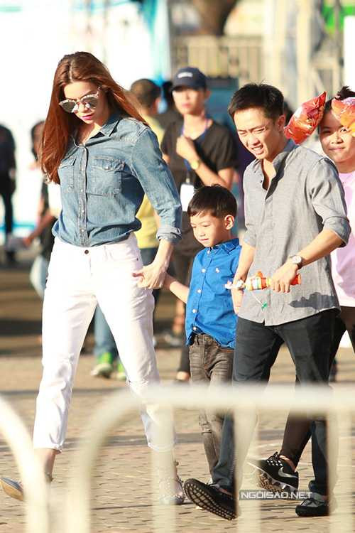 nhung-ha-ho-tai-hop-voi-chong-cu-ben-con-trai-5