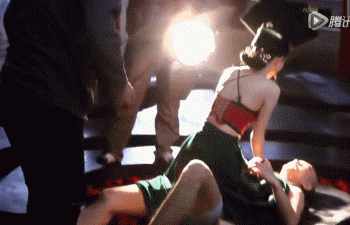 Cười ra nước mắt với hậu trường 