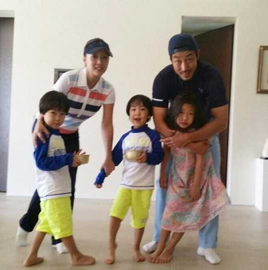 Hon nhan cua tai tu la con trai pho chu tich Samsung va sao nu hang B hinh anh 4