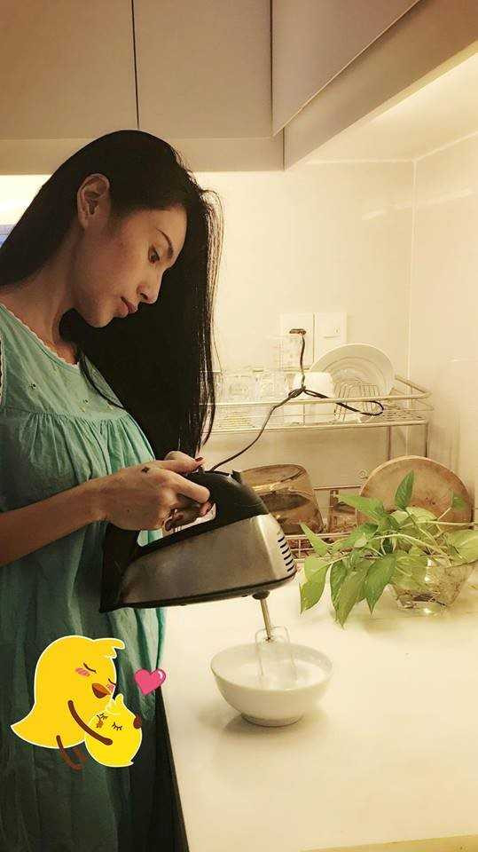 Thuy Tien mac do rong, nghi van mang bau lan hai hinh anh 1