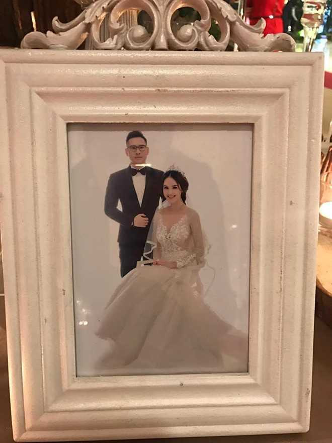 A hau Hoang Anh long lay trong tiec cuoi hinh anh 3