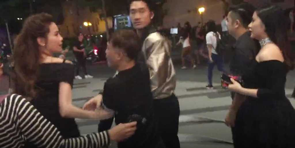 Ho Ngoc Ha va dan sao Viet chay tan loan sau su co chay san khau hinh anh 4