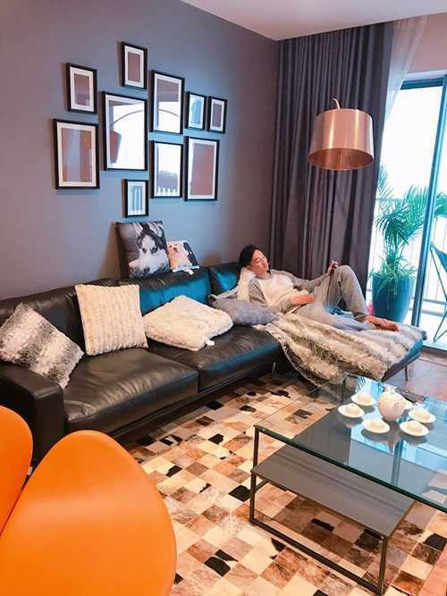 vo-chong-mc-thanh-trung-don-ve-nha-moi-sau-le-hang-thuan-1