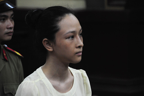 hoa-hau-phuong-nga-van-bi-cao-buoc-lua-dai-gia-hon-16-ty