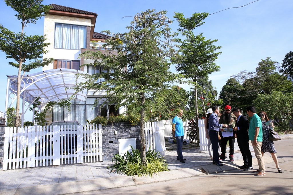 Dao dien 'Kong: Skull Island' tim mua biet thu o Sai Gon hinh anh 2